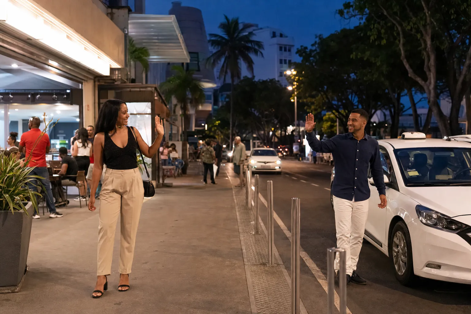 Vue aérienne d’une ville côtière animée dans les DOM-TOM avec des restaurants et des bateaux, suggérant des lieux de rendez-vous agréables et sûrs.